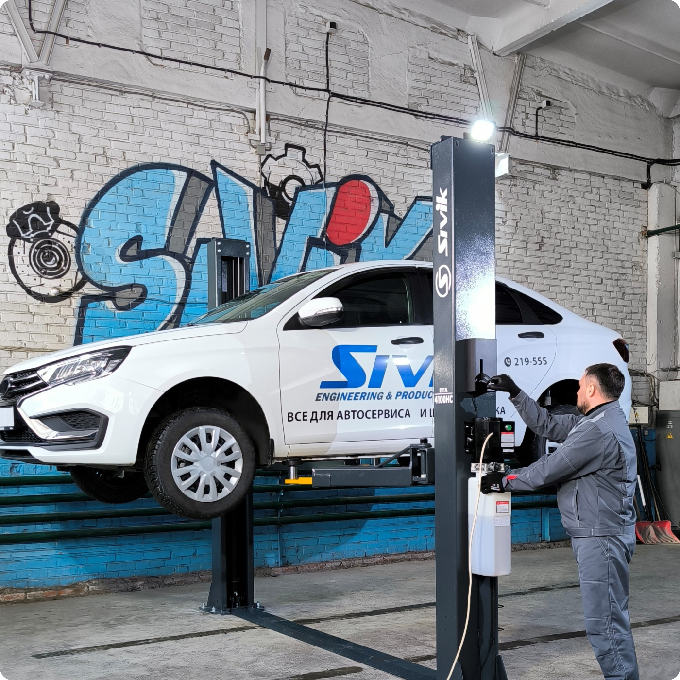 Как безопасно поднимать авто на подъемнике